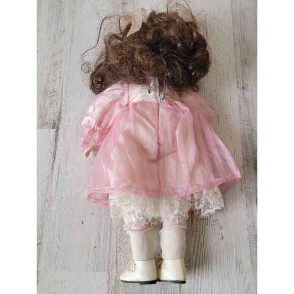 Brinn's sound of music porcelain doll wind up music - Picture 6 of 9